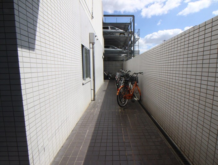 物件外観写真4　(駐輪場)