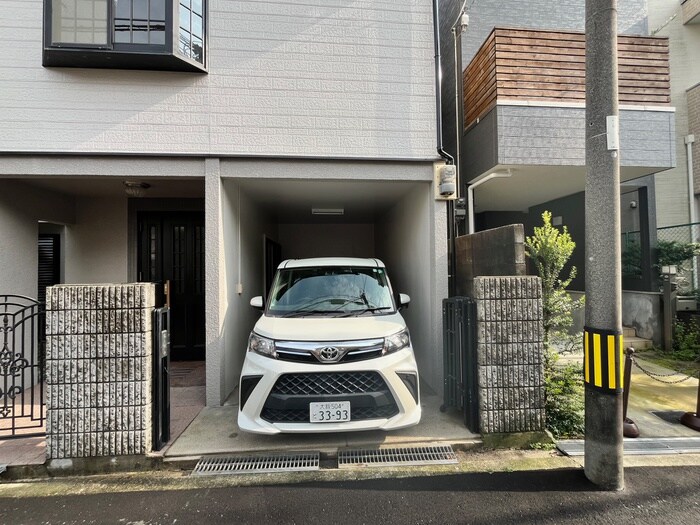 物件外観写真3　(駐車場)