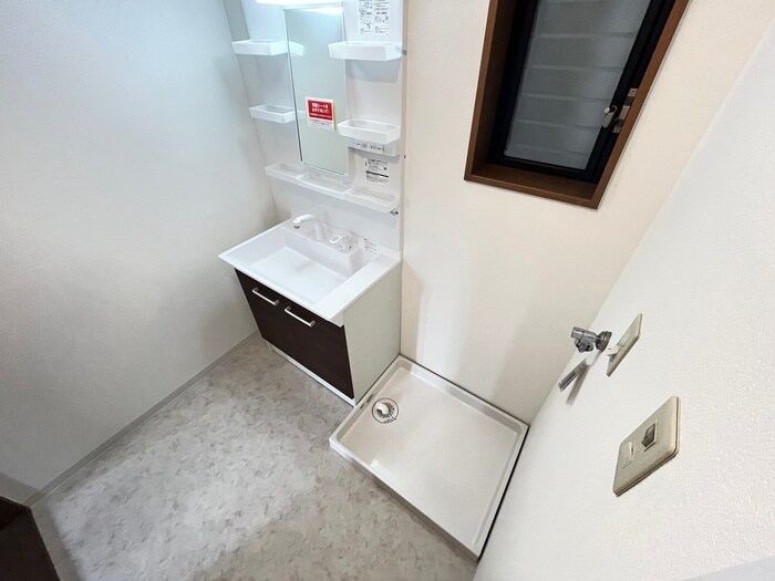 物件内観写真11　(洗濯機置場)