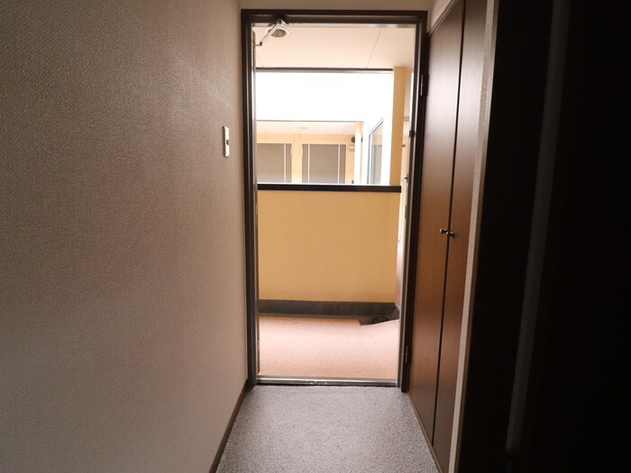 物件内観写真15　(玄関)
