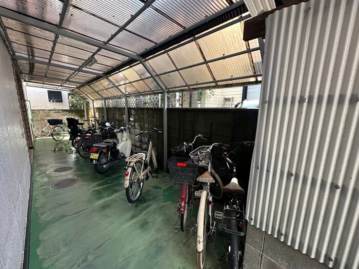 物件外観写真5　(駐輪場)