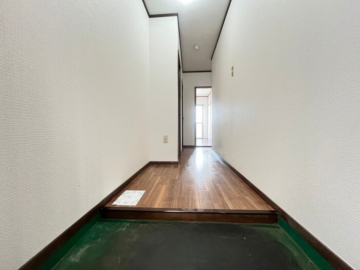 物件内観写真14　(廊下)