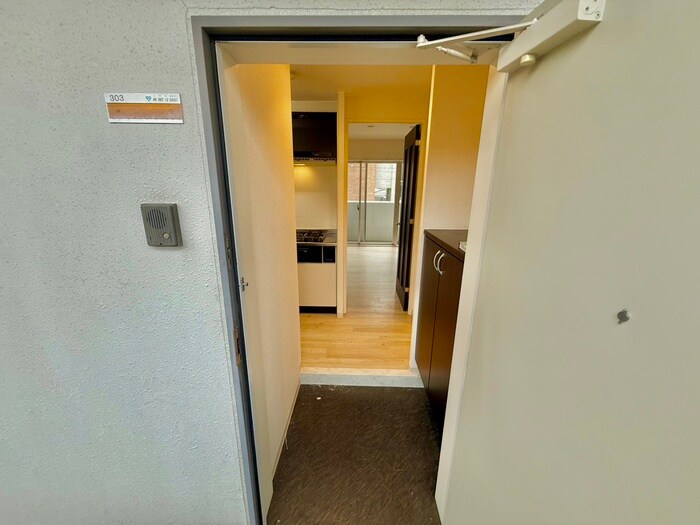 物件内観写真8　(玄関)