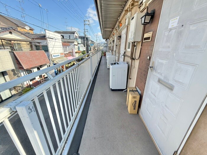 物件外観写真4　(エントランス部分)