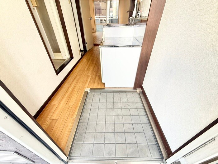 物件内観写真17　(玄関)