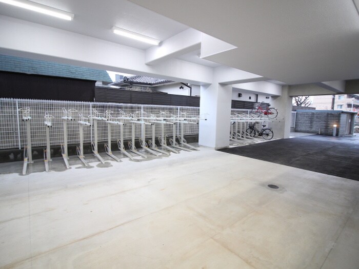 物件外観写真6　(駐輪場)