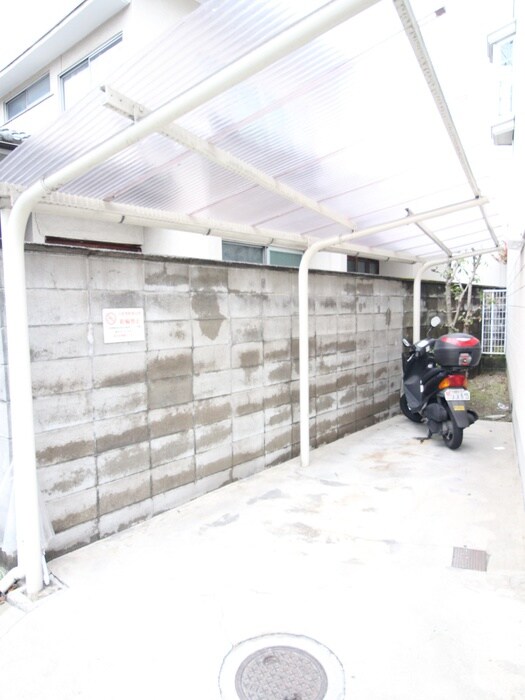 物件外観写真2　(駐輪場)