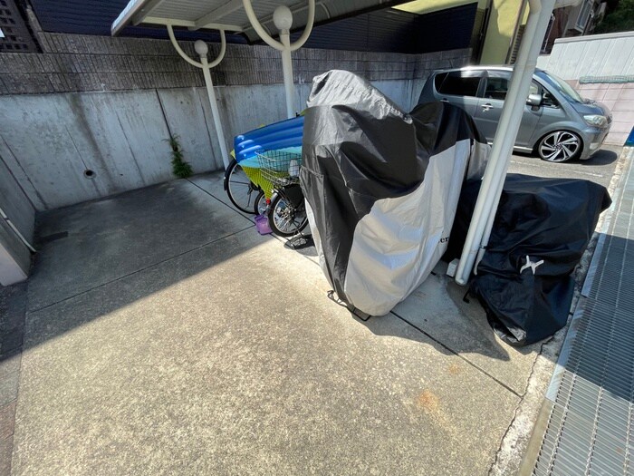 物件外観写真4　(駐輪場)