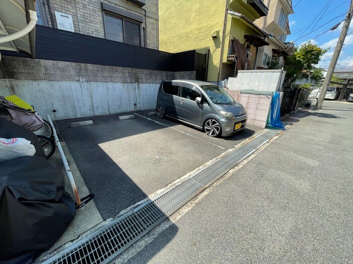 物件外観写真5　(駐車場)