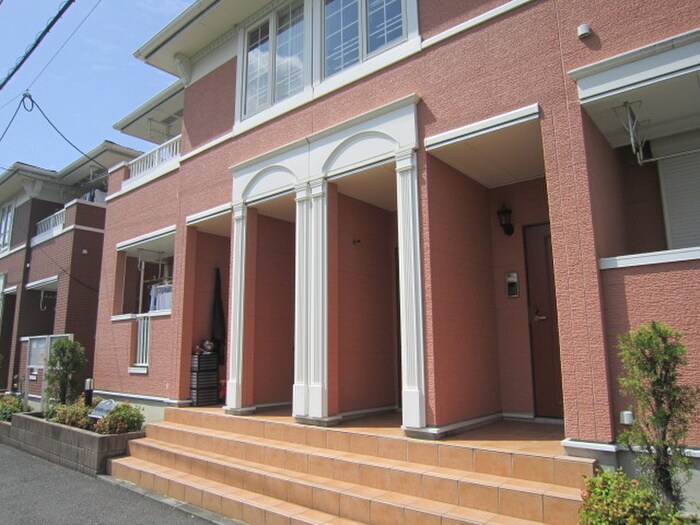 物件外観写真3　(エントランス部分)