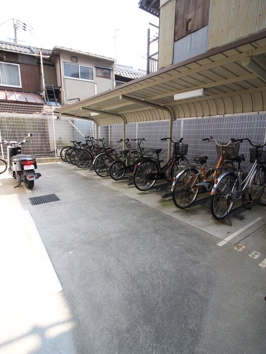 物件外観写真4　(駐輪場)