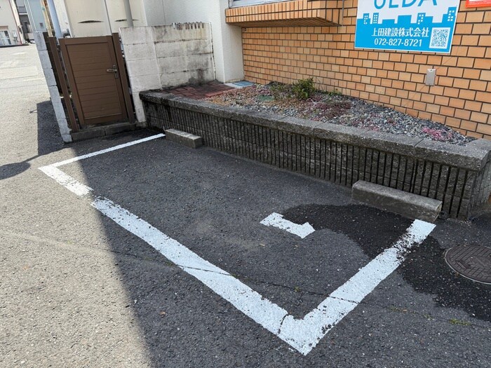 物件外観写真3　(駐車場)