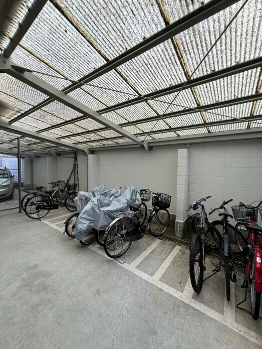 物件外観写真3　(駐輪場)