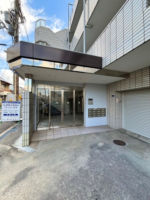 物件外観写真5　(エントランス部分)