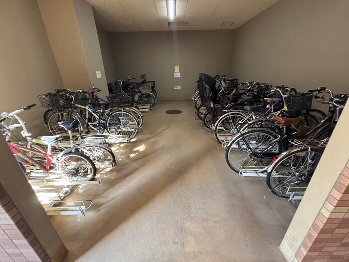物件外観写真6　(駐輪場)