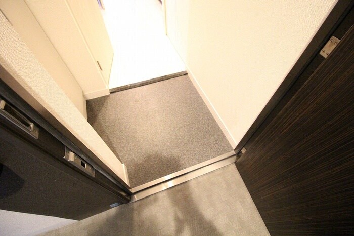 物件内観写真16　(玄関)