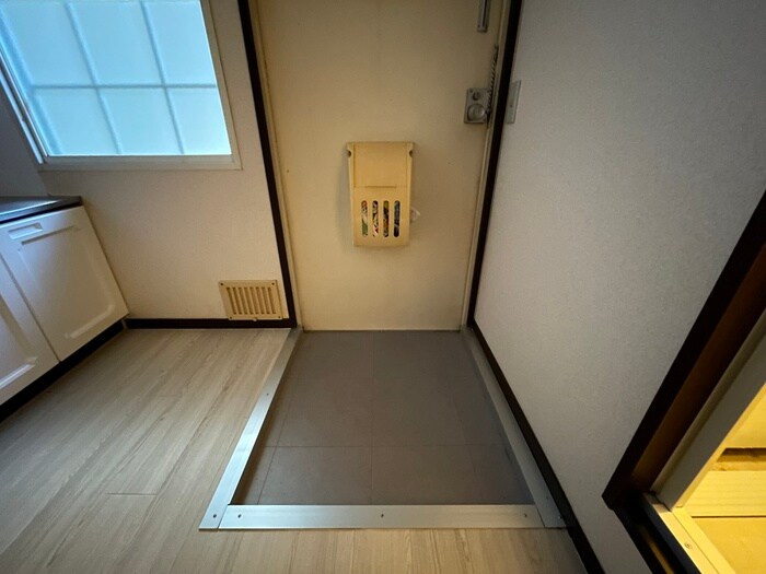 物件内観写真8　(玄関)