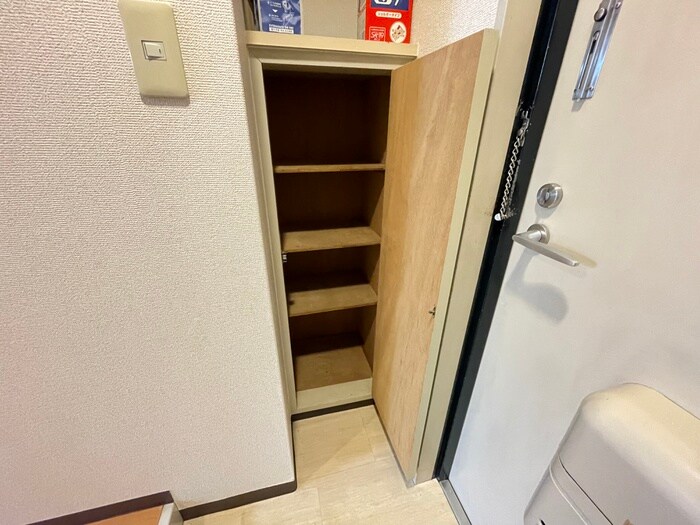 物件内観写真8　(靴箱)