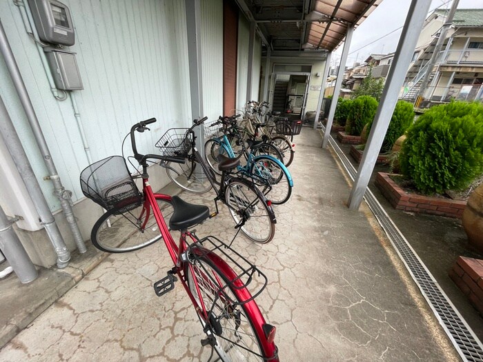 物件外観写真4　(駐輪場)