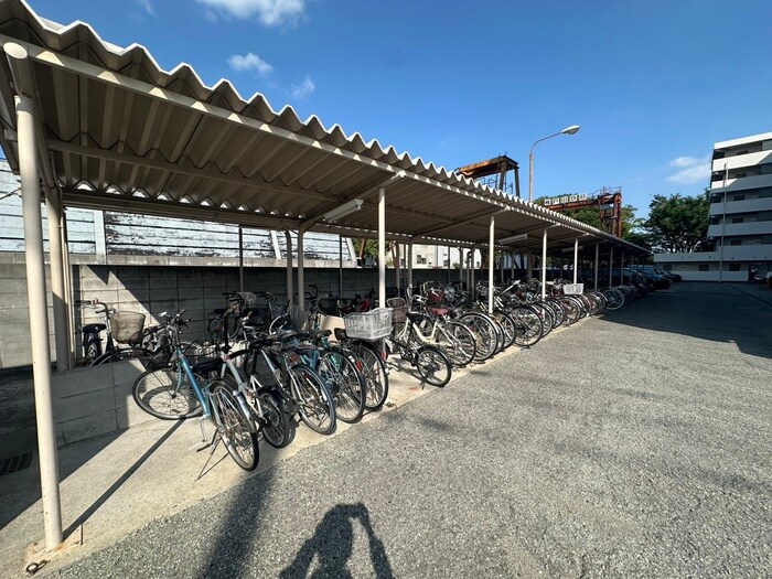 物件外観写真2　(駐輪場)