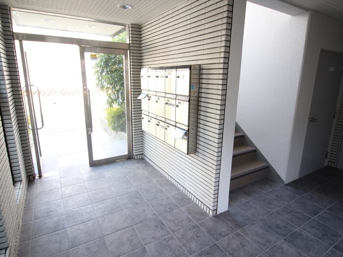 物件外観写真4　(エントランス部分)