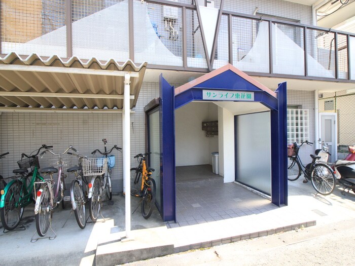 物件外観写真3　(エントランス部分)