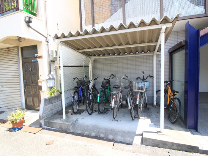 物件外観写真4　(駐輪場)