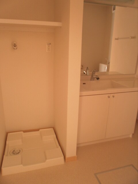 物件内観写真13　(洗濯機置場)