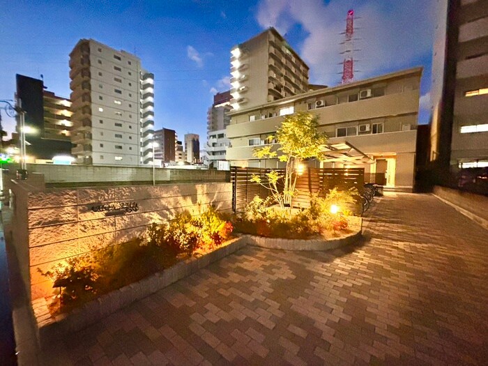 物件外観写真2　(エントランス部分)