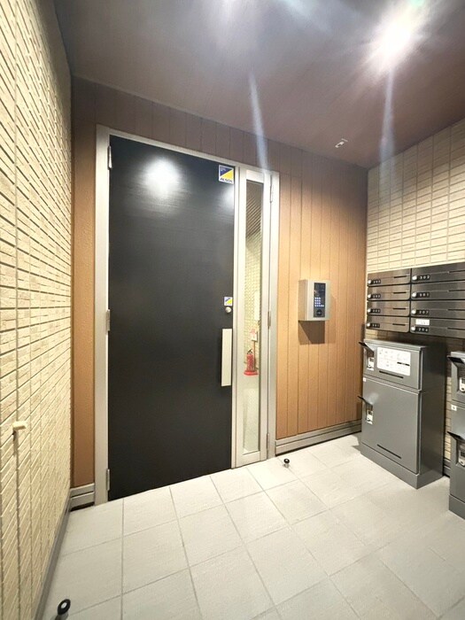物件外観写真5　(エントランス部分)