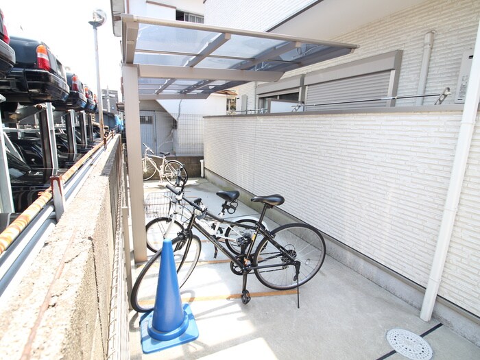 物件外観写真3　(駐輪場)