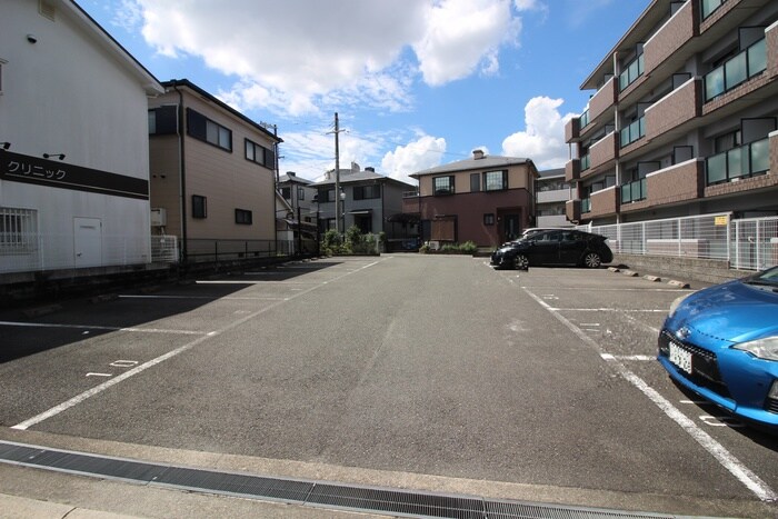 物件外観写真5　(駐車場)