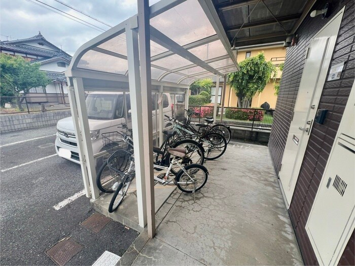 物件外観写真3　(駐輪場)