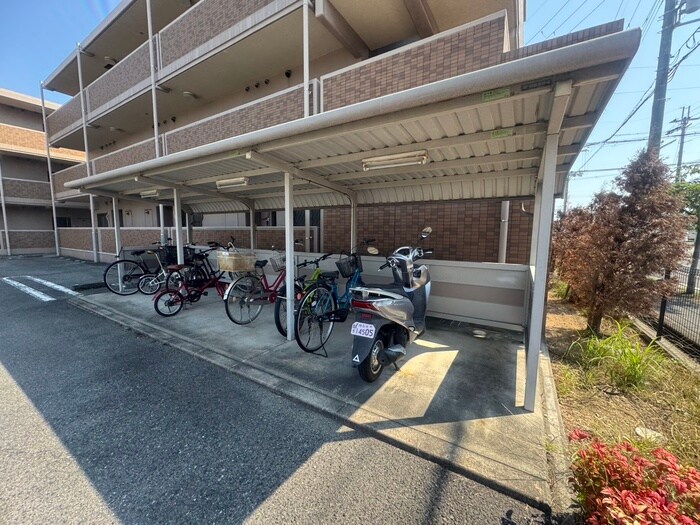 物件外観写真2　(駐輪場)