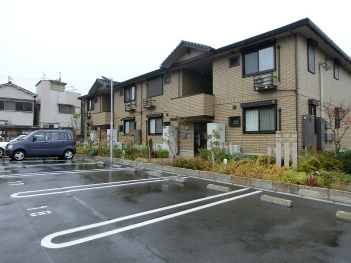 物件外観写真2　(駐車場)