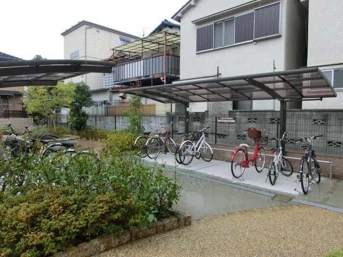 物件外観写真3　(駐輪場)