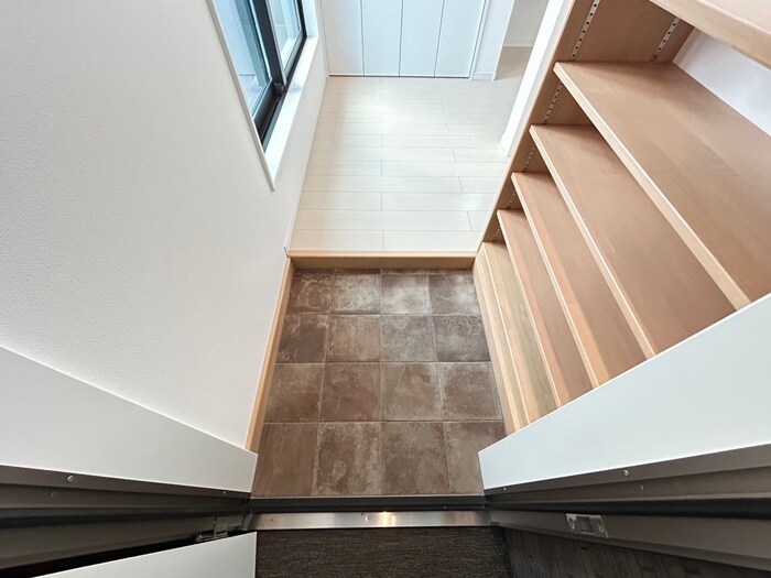 物件内観写真17　(玄関)