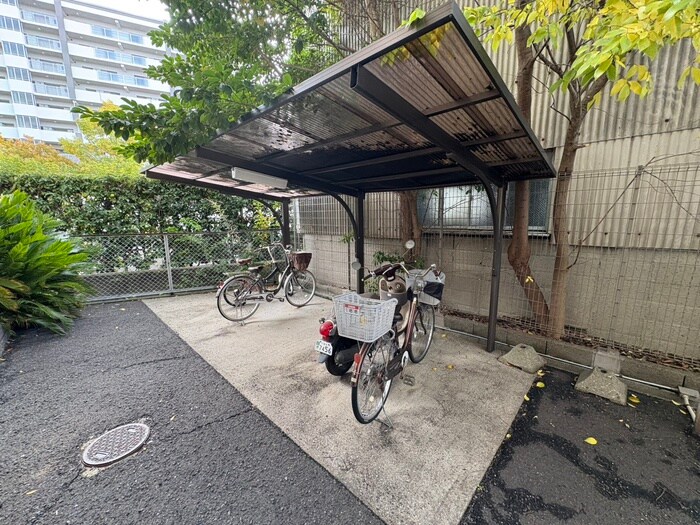 物件外観写真4　(駐輪場)