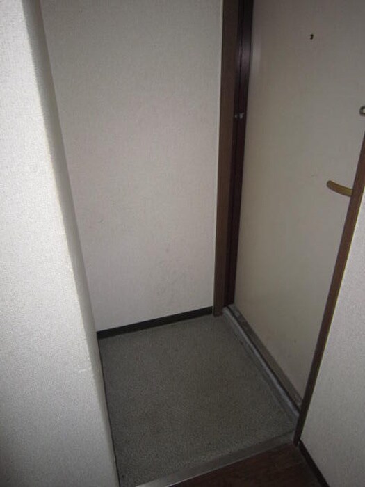 物件内観写真16　(玄関)