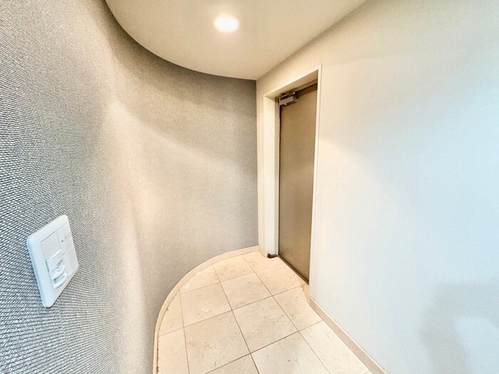 物件内観写真13　(玄関)