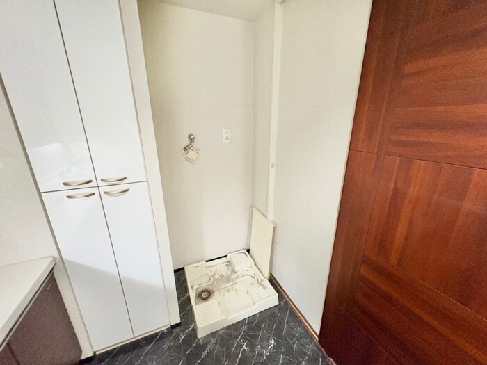 物件内観写真16　(洗濯機置場)