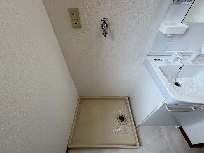 物件内観写真8　(洗濯機置場)