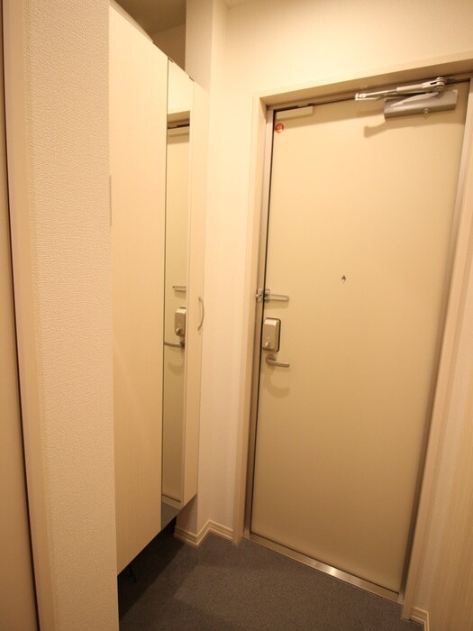 物件内観写真8　(玄関)