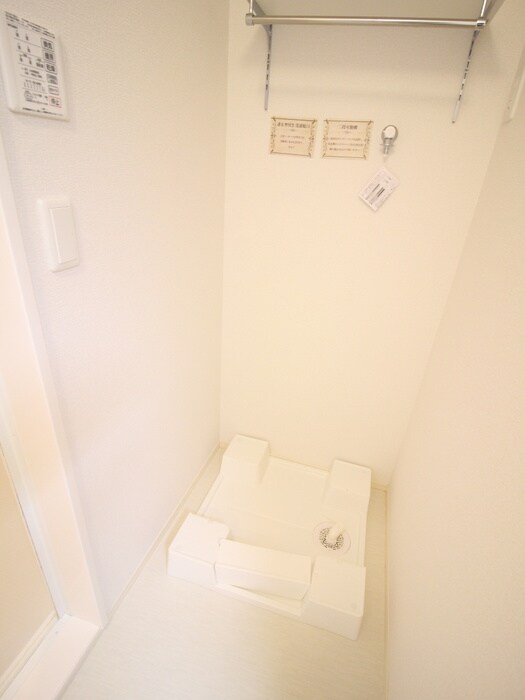 物件内観写真10　(洗濯機置場)