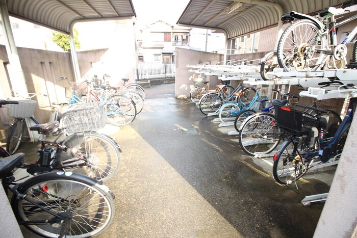 物件外観写真4　(駐輪場)