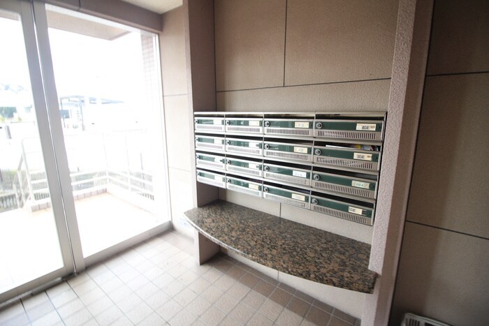 物件外観写真5　(エントランス部分)