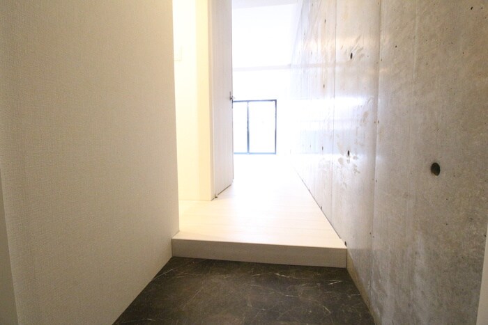 物件内観写真5　(玄関)