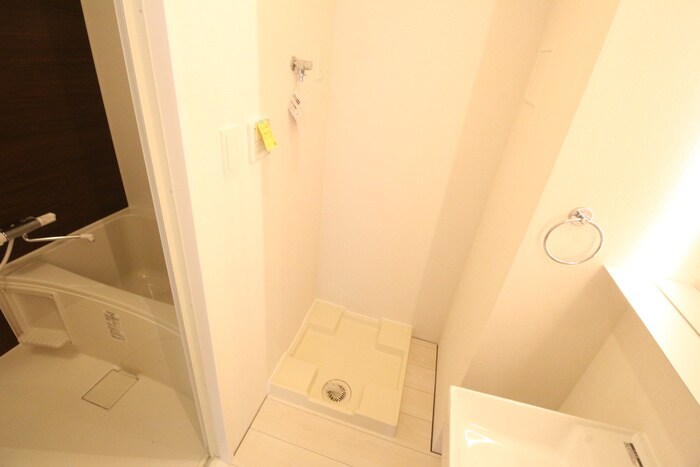 物件内観写真6　(洗濯機置場)