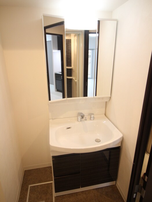 物件内観写真11　(洗面)