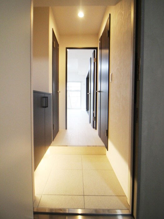 物件内観写真16　(玄関)